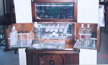 Bar, open