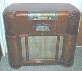  Silvertone M-4688 Console Radio -- front