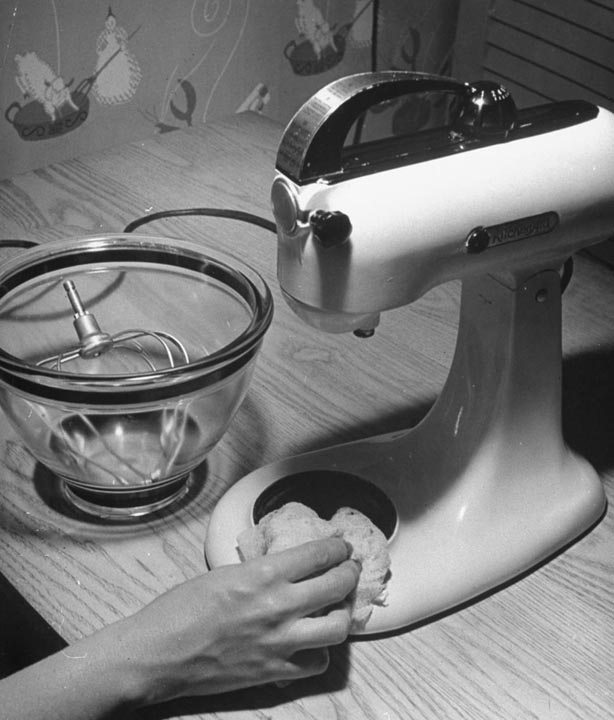 When your 1950s Kitchenaid K4-B stand mixer has never had a grease