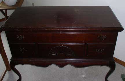 Continental cedar Chest Chest, front