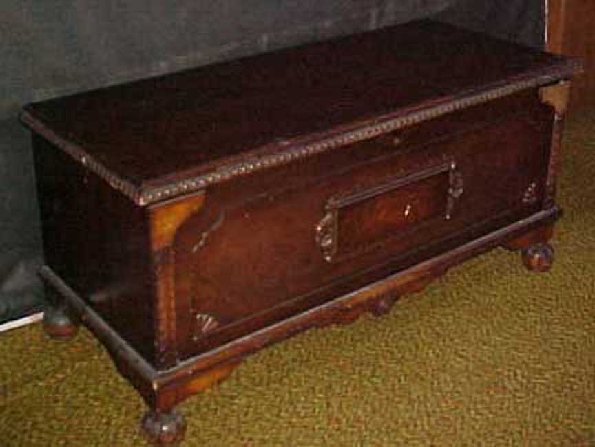 Continental cedar Chest Chest, front