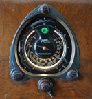 Zenith 12S267 with dial lit up showing the Magic Eye tuner 